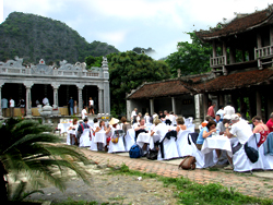 Buffet dans le Temple de Thai Vi - Tam Coc (Hoa Lu)